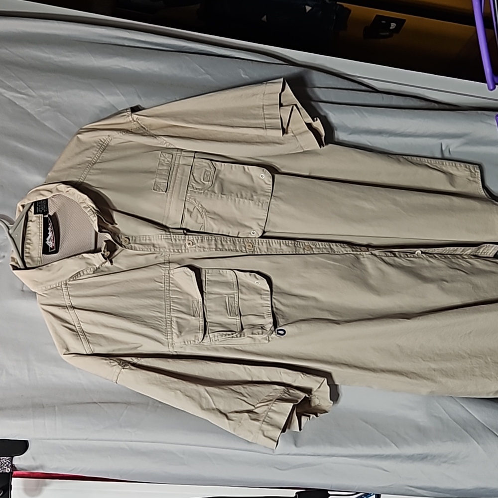 💞5/$10 WOODLAKE BUTTON DOWN SHIRT